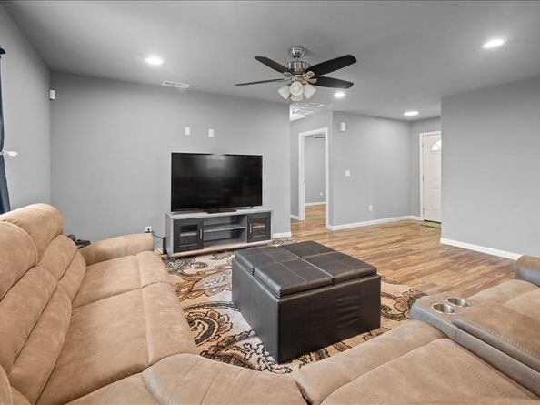 512  Alameda Road , Azle Texas 76020