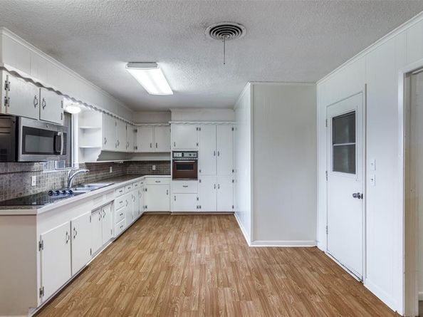 5828  Wales Avenue , Fort Worth Texas 76133