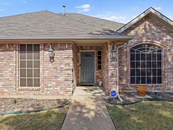 853  Woodridge Circle , DeSoto Texas 75115