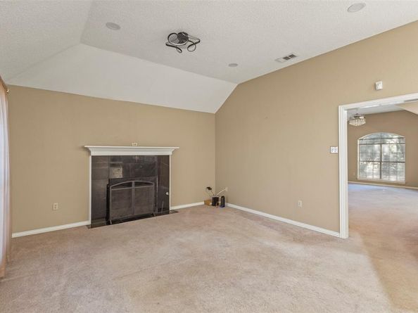 853  Woodridge Circle , DeSoto Texas 75115