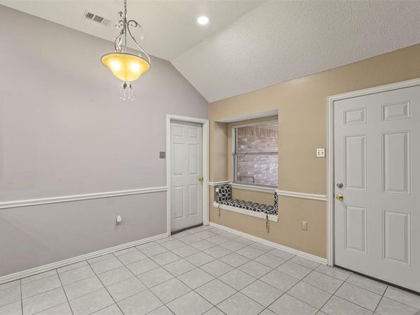 853  Woodridge Circle , DeSoto Texas 75115