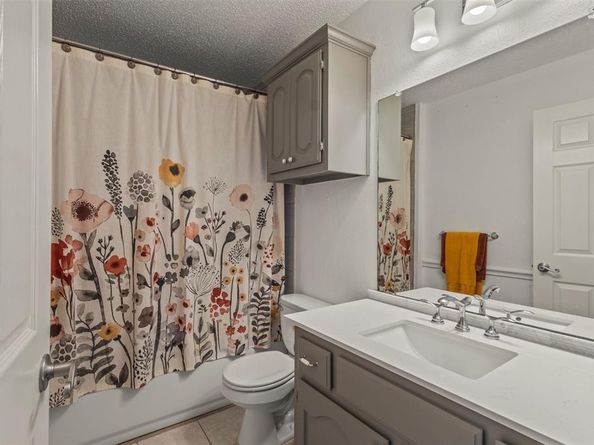 853  Woodridge Circle , DeSoto Texas 75115