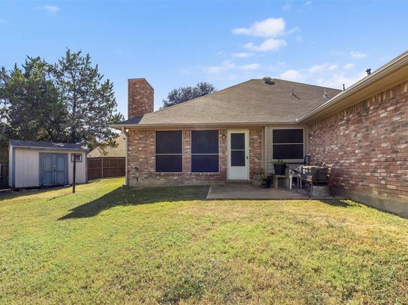853  Woodridge Circle , DeSoto Texas 75115