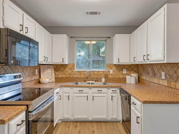 1426  Woodfern Drive , Arlington Texas 76018