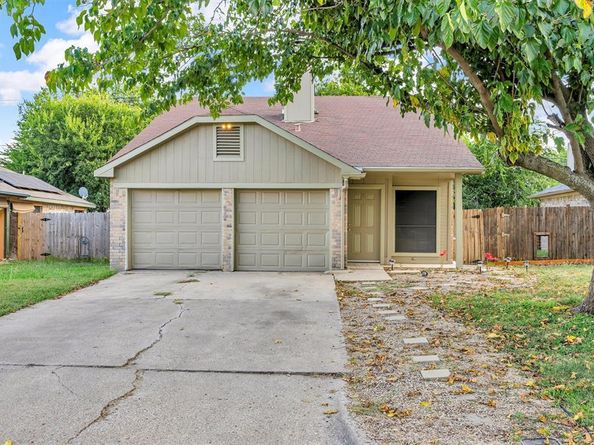 1426  Woodfern Drive , Arlington Texas 76018