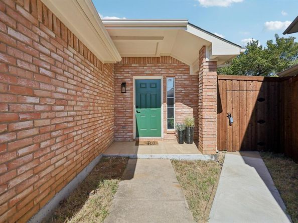851  Arbor Hill Court , Fort Worth Texas 76120