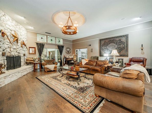 9511  Fallbrook Drive , Dallas Texas 75243