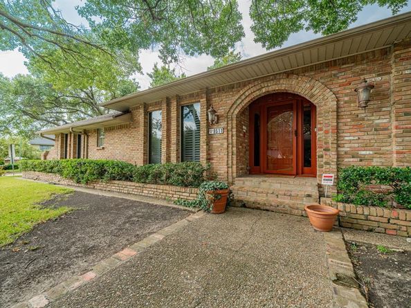 9511  Fallbrook Drive , Dallas Texas 75243