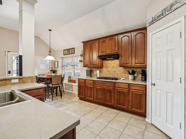 6828  Crenshaw Lane , Denton Texas 76210