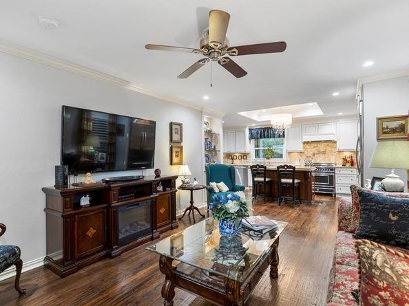 1432  Sylvan Avenue , Dallas Texas 75208