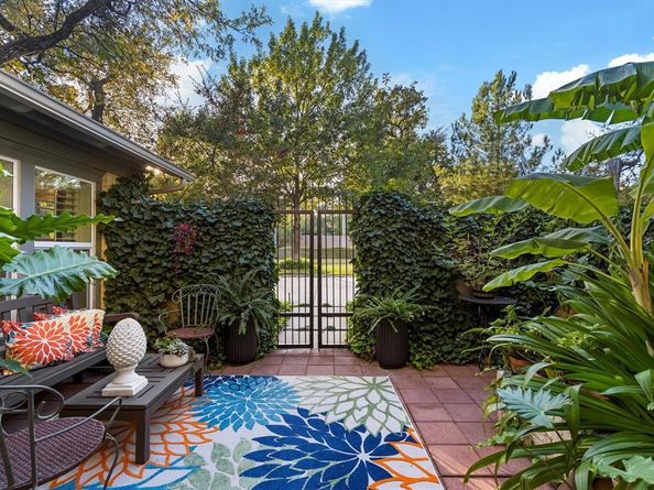 1432  Sylvan Avenue , Dallas Texas 75208