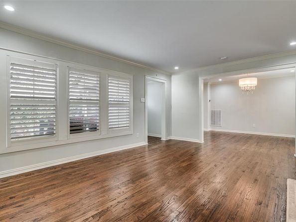 1432  Sylvan Avenue , Dallas Texas 75208