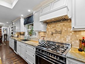 1432  Sylvan Avenue , Dallas Texas 75208