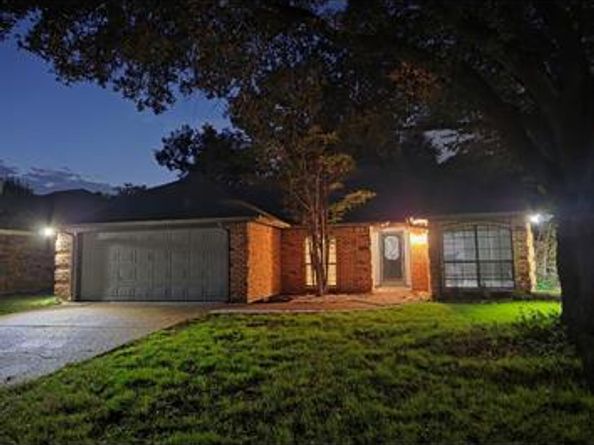 1848  Kings Canyon Circle , Fort Worth Texas 76134