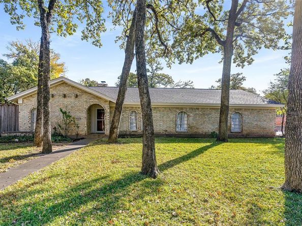 203  Walnut Way , Euless Texas 76039