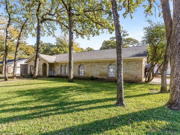 203  Walnut Way , Euless Texas 76039