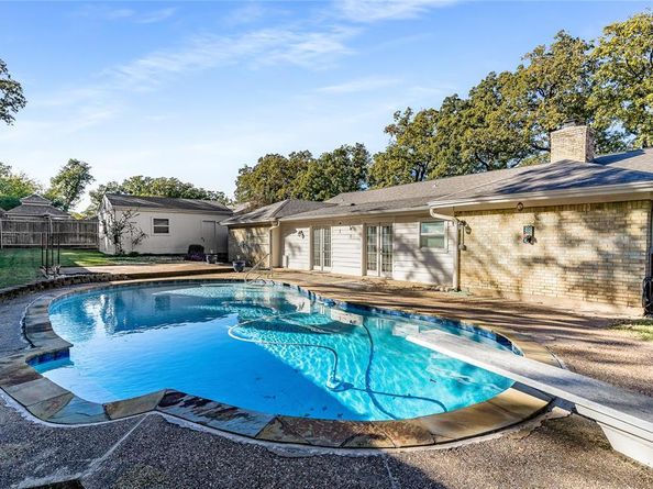 203  Walnut Way , Euless Texas 76039