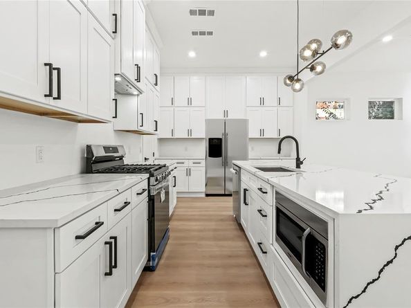 1720  Morris Street , Dallas Texas 75212