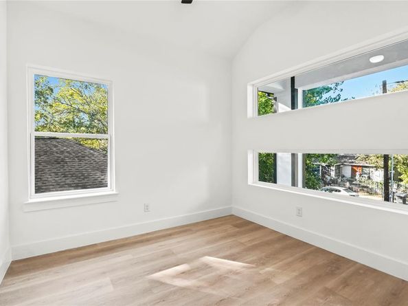 1720  Morris Street , Dallas Texas 75212