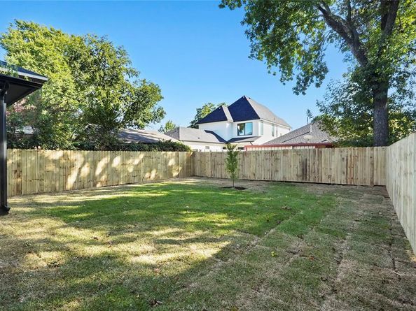 1720  Morris Street , Dallas Texas 75212