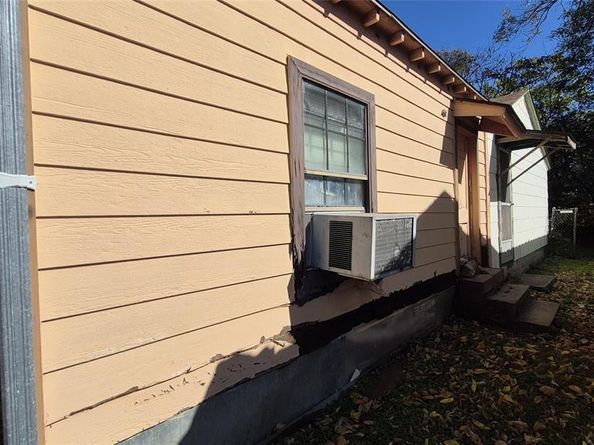 2838  Cherrywood Avenue , Dallas Texas 75235