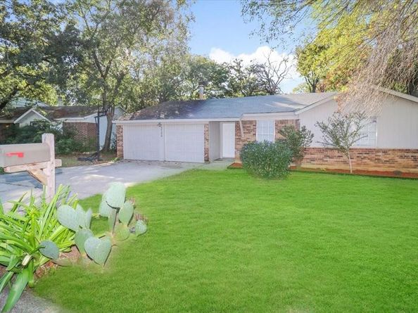 5706  Guildwood Drive , Arlington Texas 76017