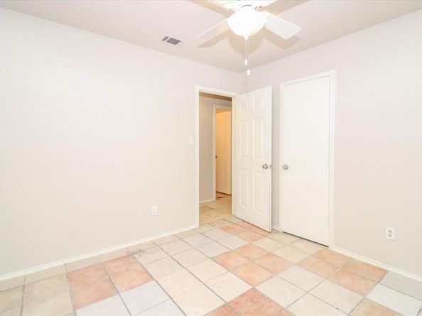 5706  Guildwood Drive , Arlington Texas 76017