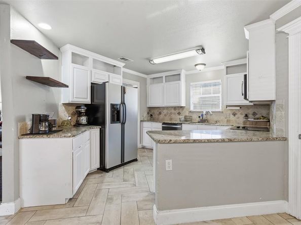 1116  Wilderness Trail , Crowley Texas 76036