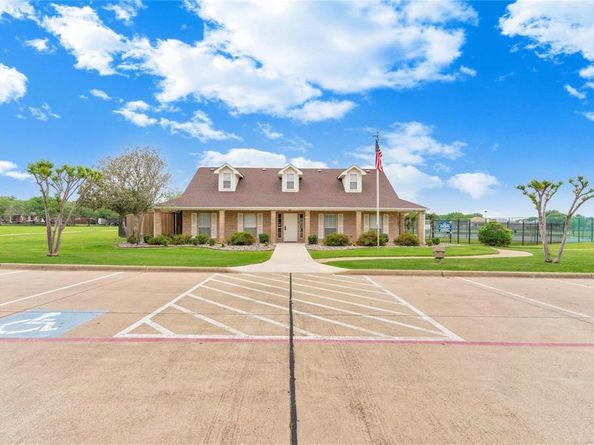 1116  Wilderness Trail , Crowley Texas 76036