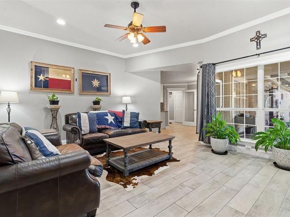 1116  Wilderness Trail , Crowley Texas 76036