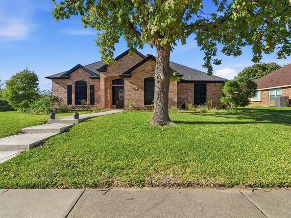 1116  Wilderness Trail , Crowley Texas 76036