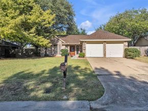1405  Glenwillow Drive , Arlington Texas 76018