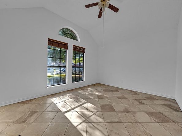 1405  Glenwillow Drive , Arlington Texas 76018