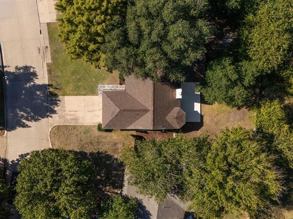 1405  Glenwillow Drive , Arlington Texas 76018