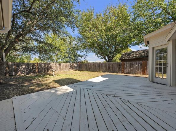 1405  Glenwillow Drive , Arlington Texas 76018