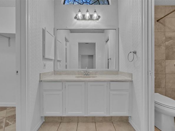 1405  Glenwillow Drive , Arlington Texas 76018