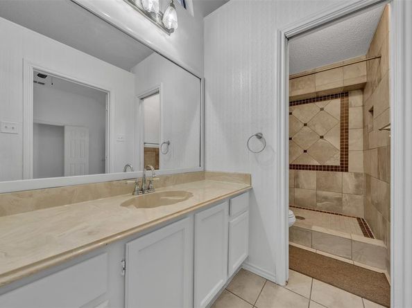1405  Glenwillow Drive , Arlington Texas 76018
