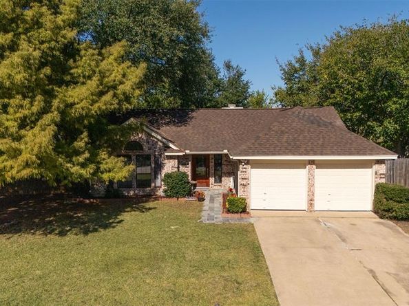 1405  Glenwillow Drive , Arlington Texas 76018