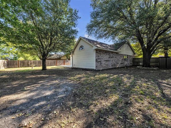 1405  Glenwillow Drive , Arlington Texas 76018