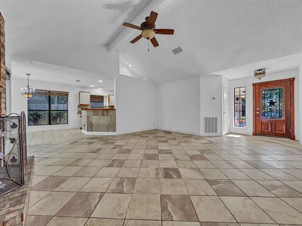 1405  Glenwillow Drive , Arlington Texas 76018
