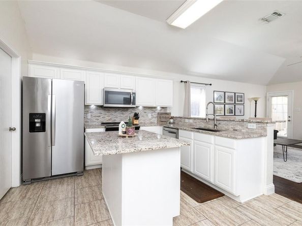 329  Shadow Grass Avenue , Fort Worth Texas 76120