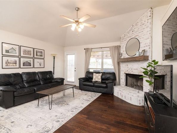 329  Shadow Grass Avenue , Fort Worth Texas 76120