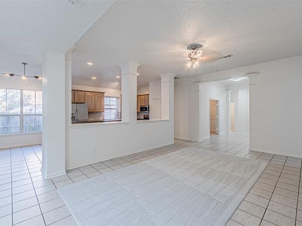 620  Gwyndellons Lane , Grand Prairie Texas 75052