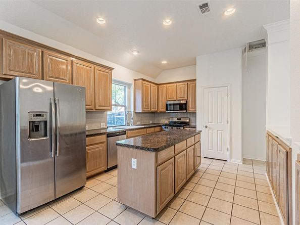 620  Gwyndellons Lane , Grand Prairie Texas 75052