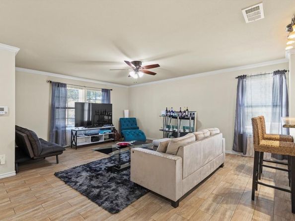 2914  Victorian Forest Drive , Dallas Texas 75227