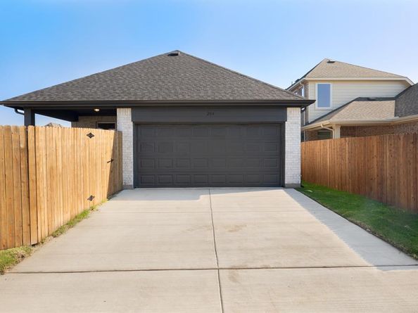 204  Golden Run Drive , Fate Texas 75189
