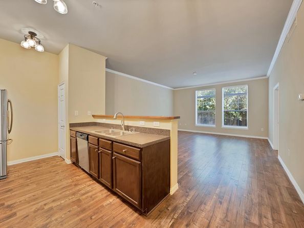 2305  Worthington Street  103, Dallas Texas 75204