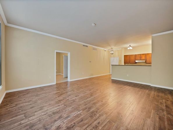 2305  Worthington Street  103, Dallas Texas 75204