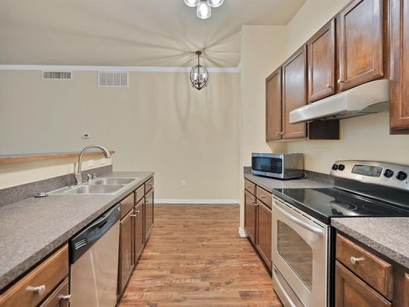 2305  Worthington Street  103, Dallas Texas 75204