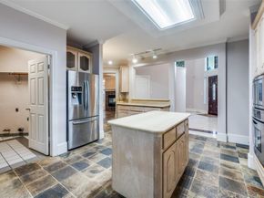 1805  Old Oak Drive , Arlington Texas 76012